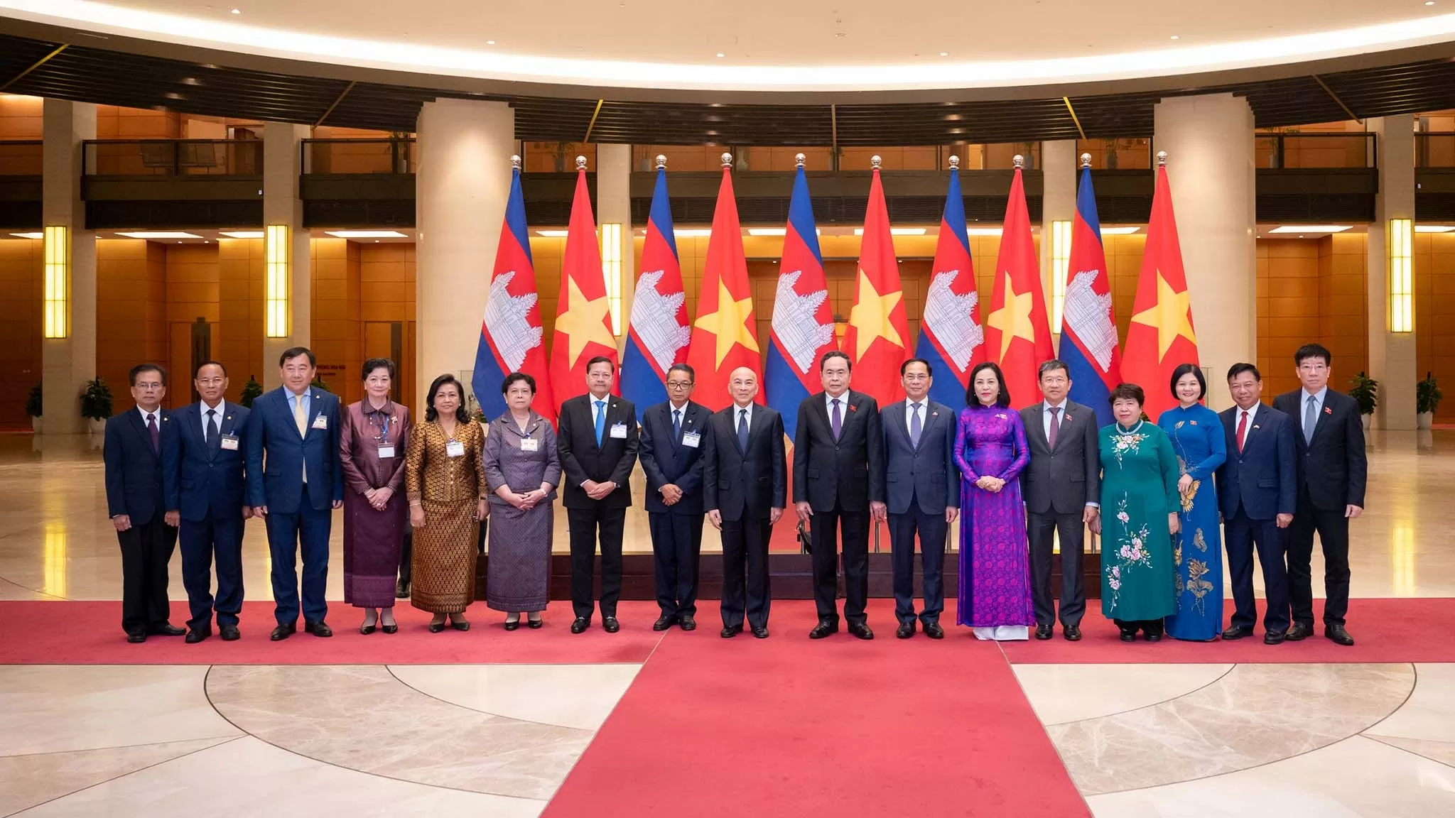 Chủ tịch Quốc hội Trần Thanh Mẫn hội kiến Quốc vương Campuchia Norodom Sihamoni Chủ tịch Quốc hội Trần Thanh Mẫn hội kiến Quốc vương Campuchia Norodom Sihamoni