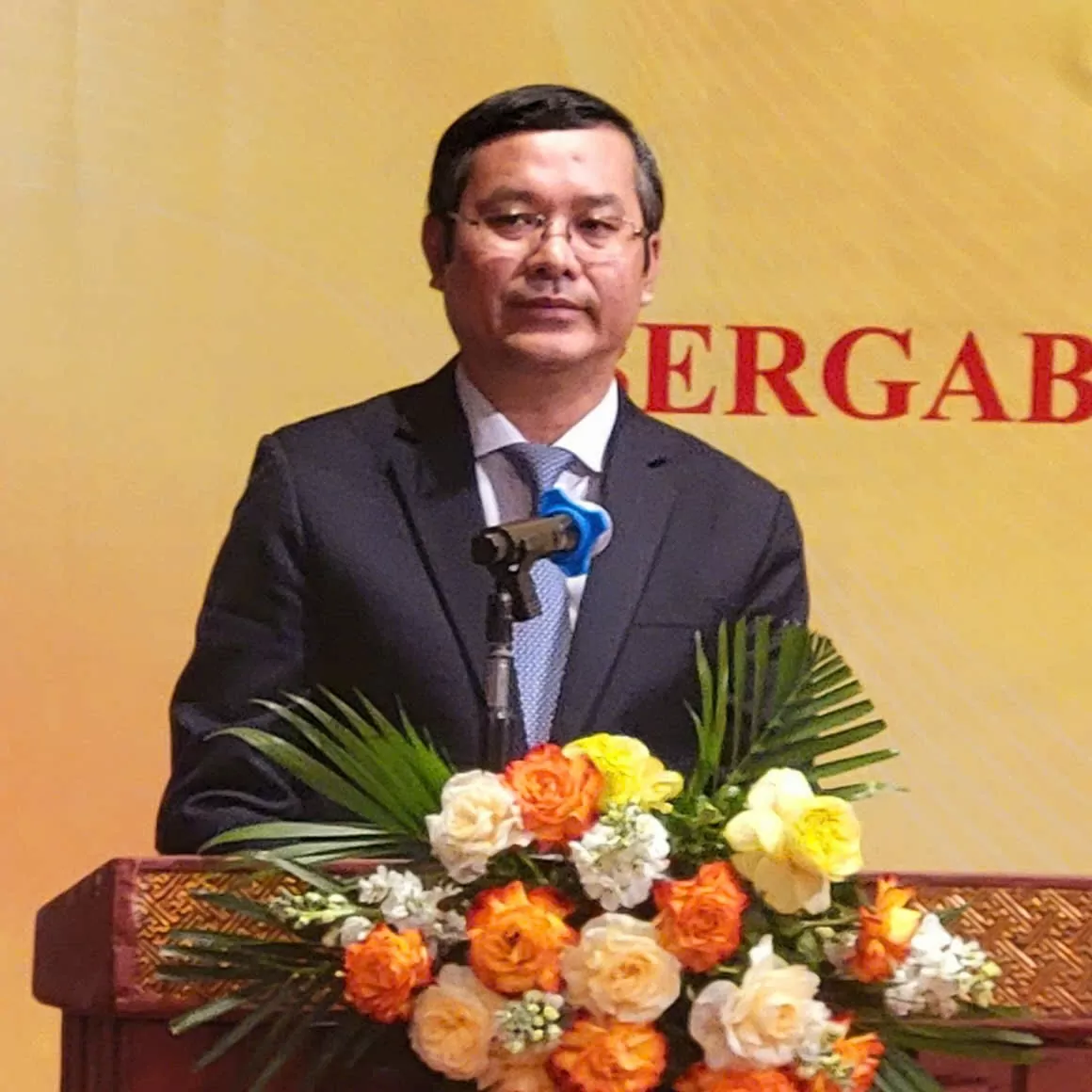 Trao học bổng Đức niên học năm 2024-2025 cho sinh viên nghèo vượt khó, có thành tích học tập tốt Trao học bổng Đức niên học năm 2024-2025 cho sinh viên nghèo vượt khó, có thành tích học tập tốt