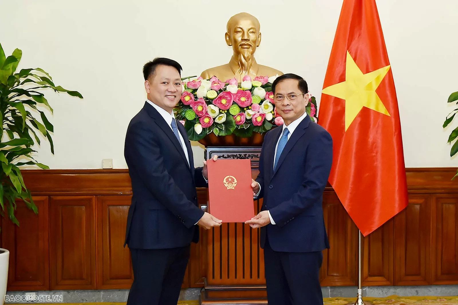 Đổi mới tư duy xây dựng ngành Ngoại giao chuyên nghiệp, hiện đại Đổi mới tư duy xây dựng ngành Ngoại giao chuyên nghiệp, hiện đại