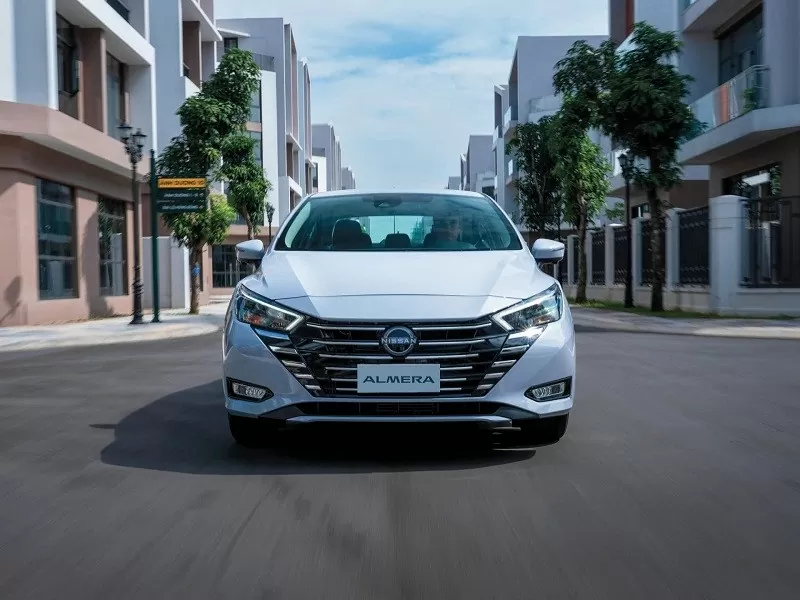 Mặt ca lăng lớn hơn so với phiên bản cũ. Mặt ca lăng lớn hơn so với phiên bản cũ.