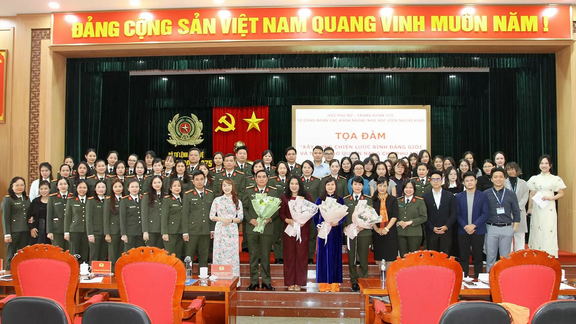 Tọa đàm xây dựng chiến lược bình đẳng giới và nâng cao quyền năng cho phụ nữ Tọa đàm xây dựng chiến lược bình đẳng giới và nâng cao quyền năng cho phụ nữ