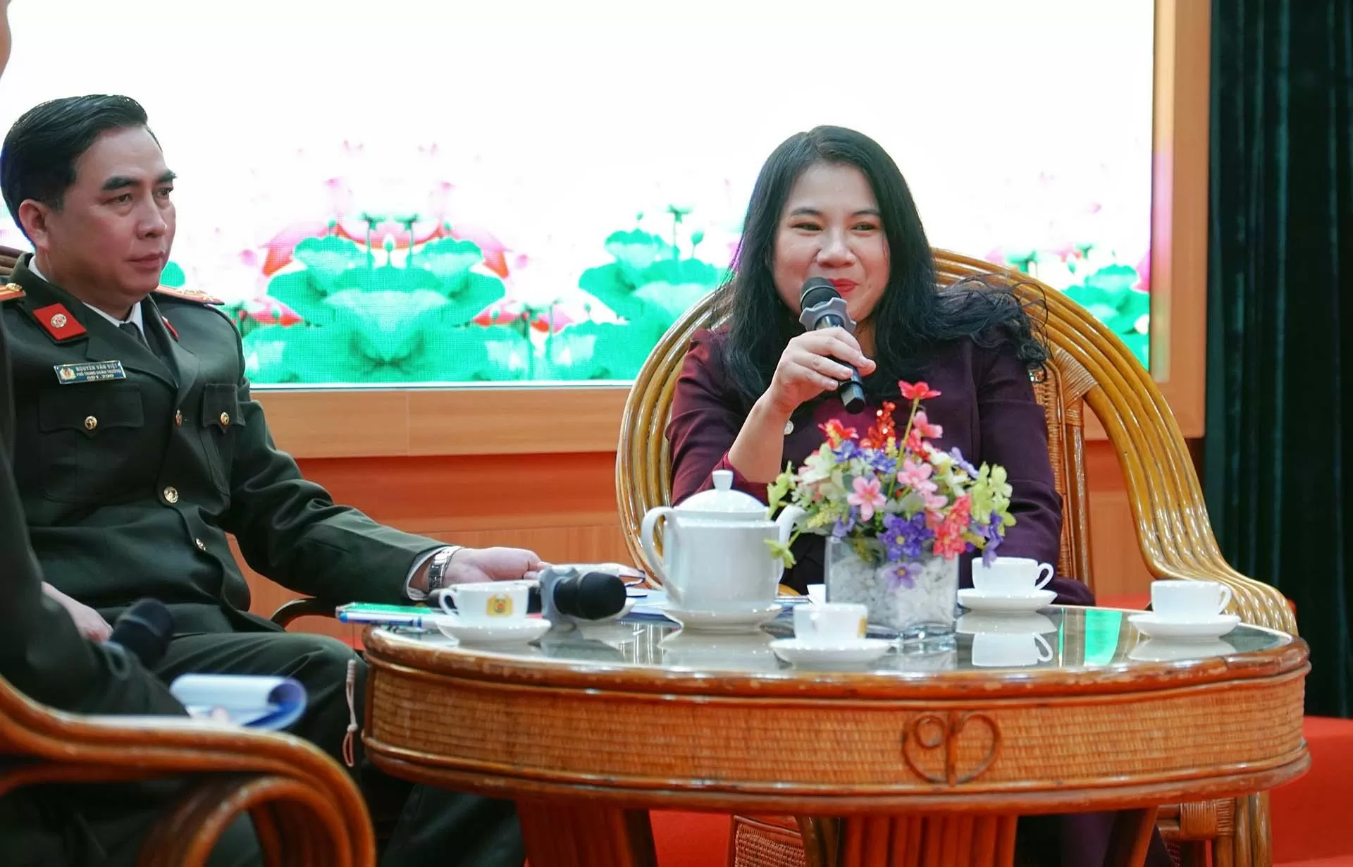 Tọa đàm xây dựng chiến lược bình đẳng giới và nâng cao quyền năng cho phụ nữ Tọa đàm xây dựng chiến lược bình đẳng giới và nâng cao quyền năng cho phụ nữ