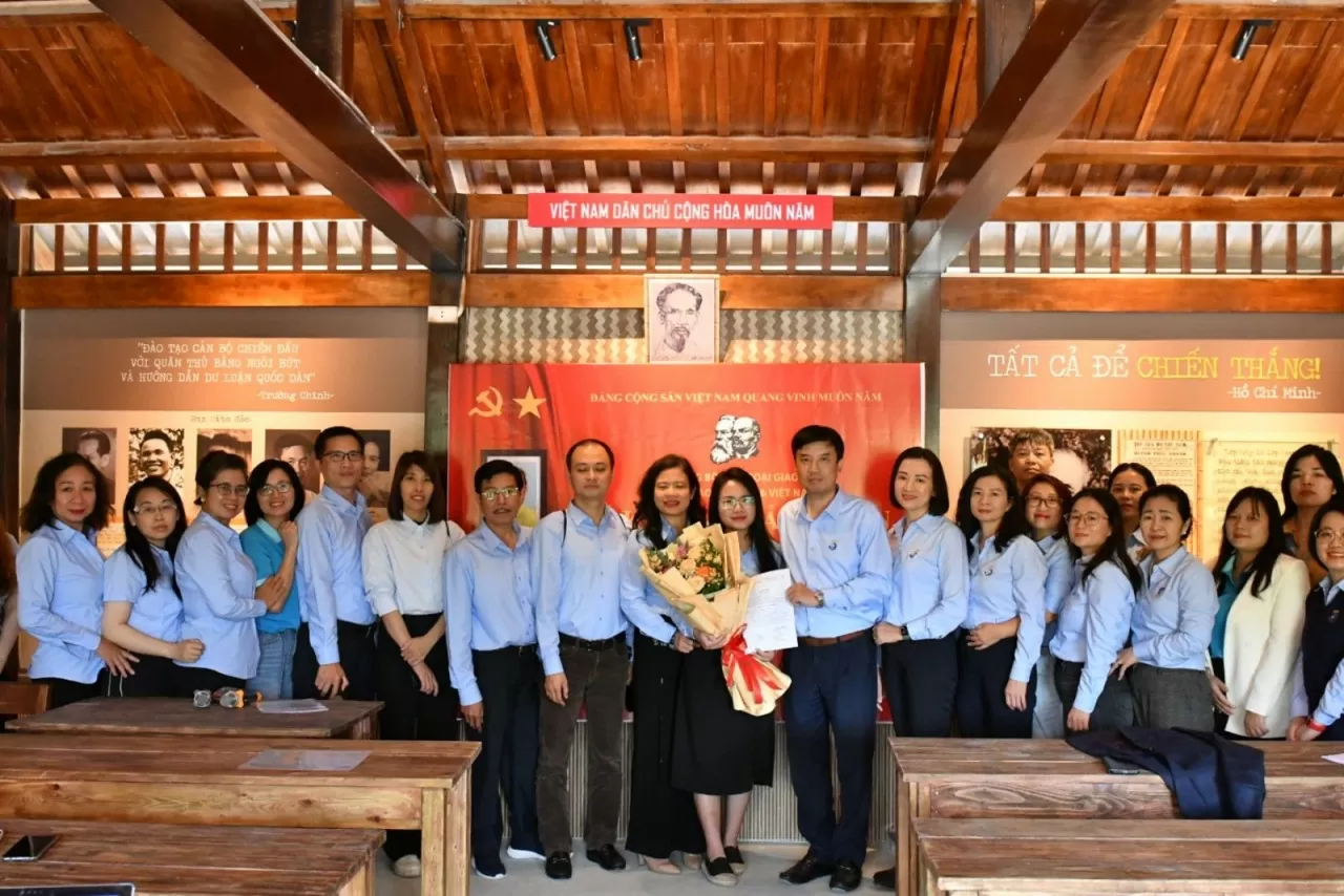 Báo Thế giới và Việt Nam tổ chức Lễ kết nạp đảng viên tại 'suối nguồn' nền báo chí nước nhà Báo Thế giới và Việt Nam tổ chức Lễ kết nạp đảng viên tại 'suối nguồn' nền báo chí nước nhà