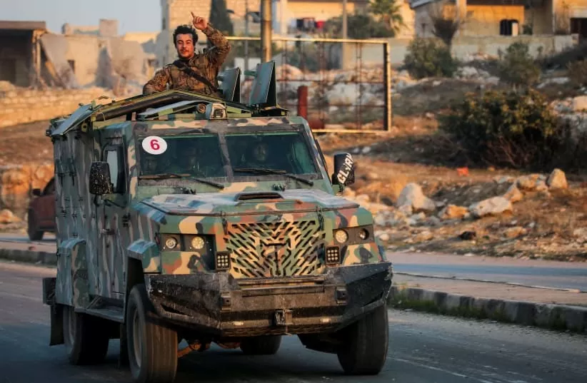 Giao tranh đẫm máu nhất trong nhiều năm ở Syria: Phiến quân chiếm nửa Aleppo, Nga khẩn cấp ném bom cản phá, quân đội Syria phong tỏa toàn thành Giao tranh đẫm máu nhất trong nhiều năm ở Syria: Phiến quân chiếm nửa Aleppo, Nga khẩn cấp ném bom cản phá, quân đội Syria phong tỏa toàn thành