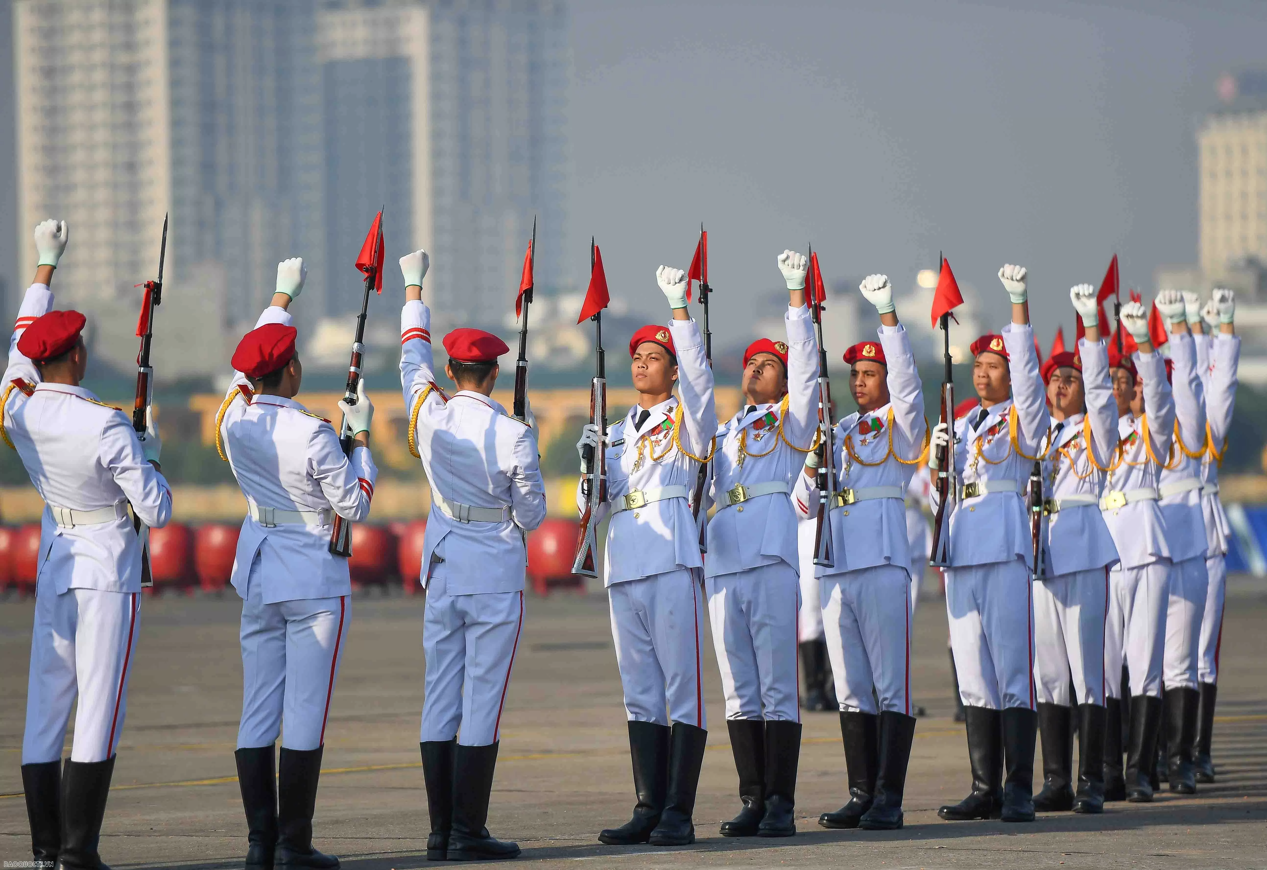 Đại tướng Phan Văn Giang đề nghị các lực lượng ngày làm việc, đêm suy nghĩ... để chuẩn bị tốt Triển lãm quốc phòng Đại tướng Phan Văn Giang đề nghị các lực lượng ngày làm việc, đêm suy nghĩ... chuẩn bị tốt Triển lãm Quốc phòng quốc tế