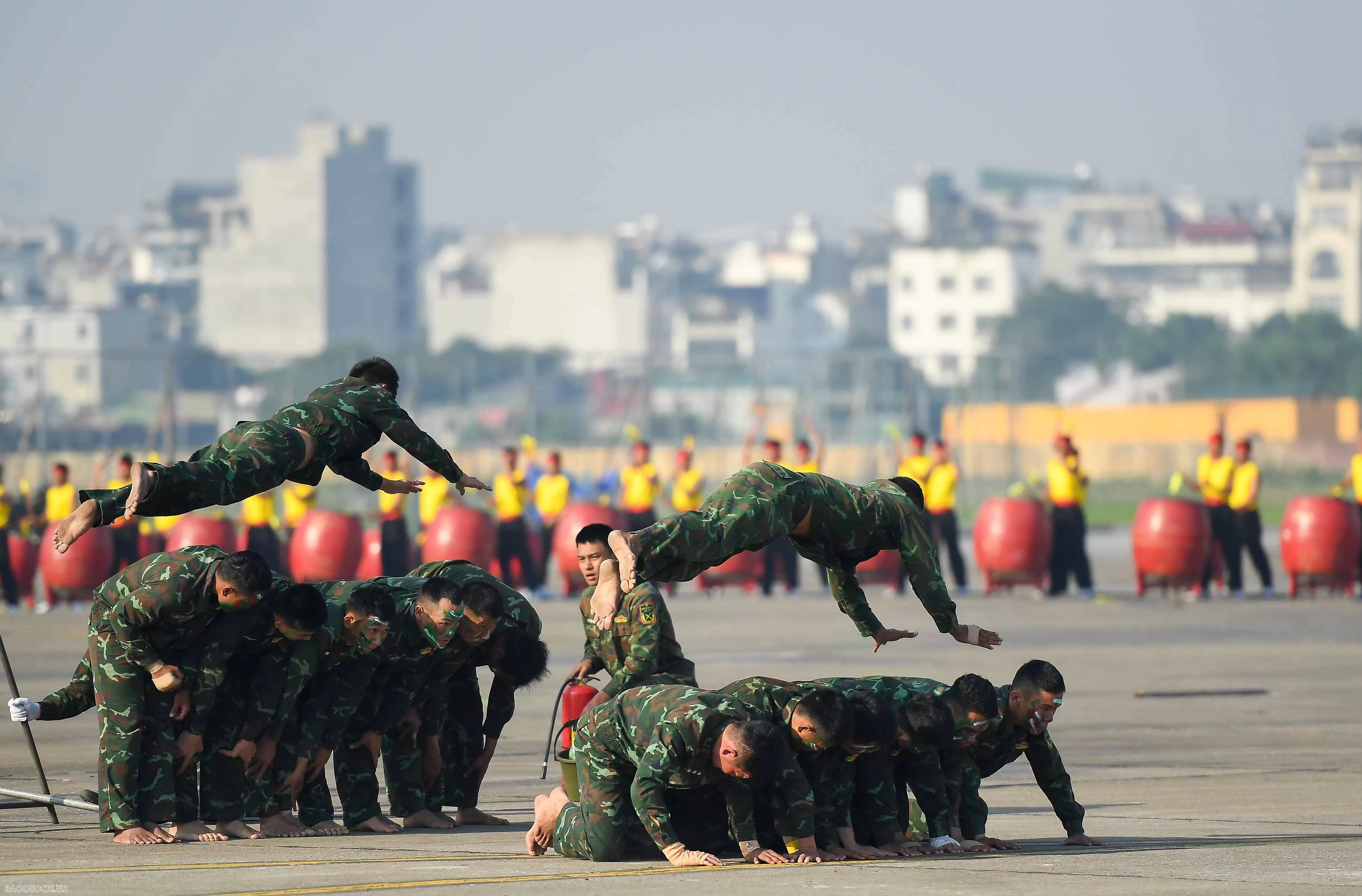 Đại tướng Phan Văn Giang: Quân đội nhân dân Việt Nam là đội quân chiến đấu, đội quân công tác, đội quân lao động sản xuất Đại tướng Phan Văn Giang đề nghị các lực lượng ngày làm việc, đêm suy nghĩ... chuẩn bị tốt Triển lãm Quốc phòng quốc tế