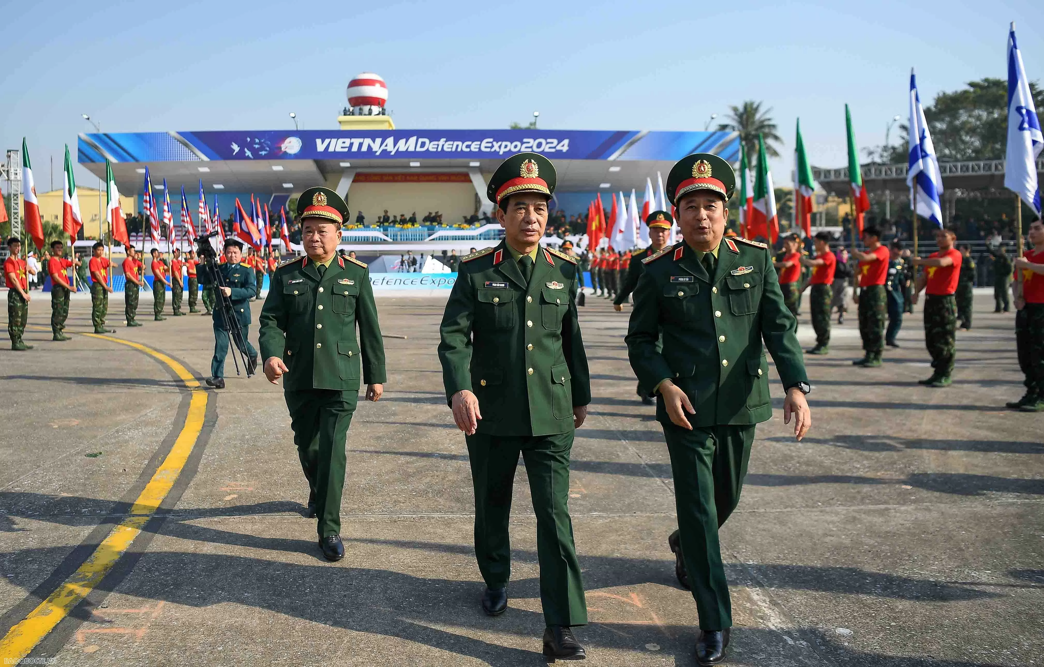 Đại tướng Phan Văn Giang: Quân đội nhân dân Việt Nam là đội quân chiến đấu, đội quân công tác, đội quân lao động sản xuất Đại tướng Phan Văn Giang đề nghị các lực lượng ngày làm việc, đêm suy nghĩ... chuẩn bị tốt Triển lãm Quốc phòng quốc tế
