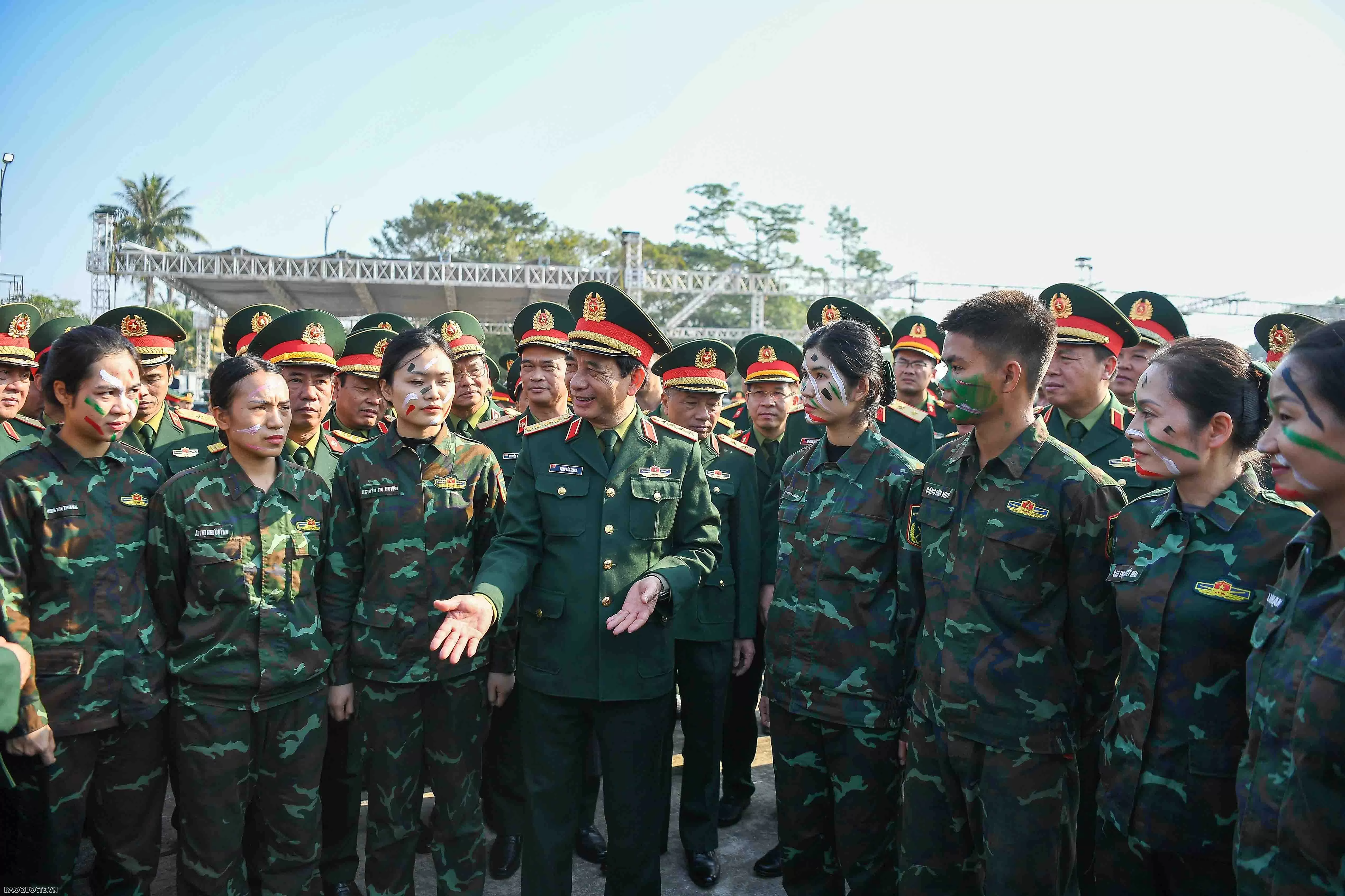 Đại tướng Phan Văn Giang: Quân đội nhân dân Việt Nam là đội quân chiến đấu, đội quân công tác, đội quân lao động sản xuất Đại tướng Phan Văn Giang đề nghị các lực lượng ngày làm việc, đêm suy nghĩ... chuẩn bị tốt Triển lãm Quốc phòng quốc tế