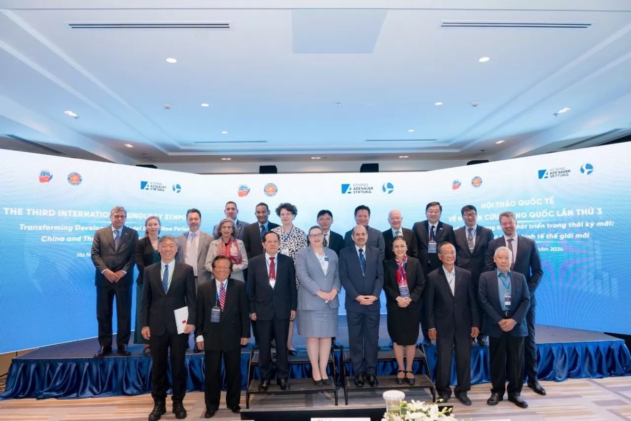 Trung Quốc và trật tự kinh tế thế giới mới Trung Quốc và trật tự kinh tế thế giới mới