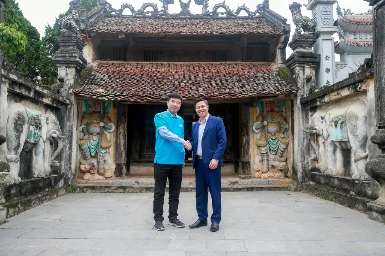 Tổng Biên tập Báo Thế giới và Việt Nam Nguyễn Trường Sơn và Giám đốc Sở Ngoại vụ Phú Thọ Dư Hồng Quảng.(Ảnh: Anh Tuấn) Tổng Biên tập Báo Thế giới và Việt Nam Nguyễn Trường Sơn và Giám đốc Sở Ngoại vụ Phú Thọ Dư Hồng Quảng.(Ảnh: Anh Tuấn)