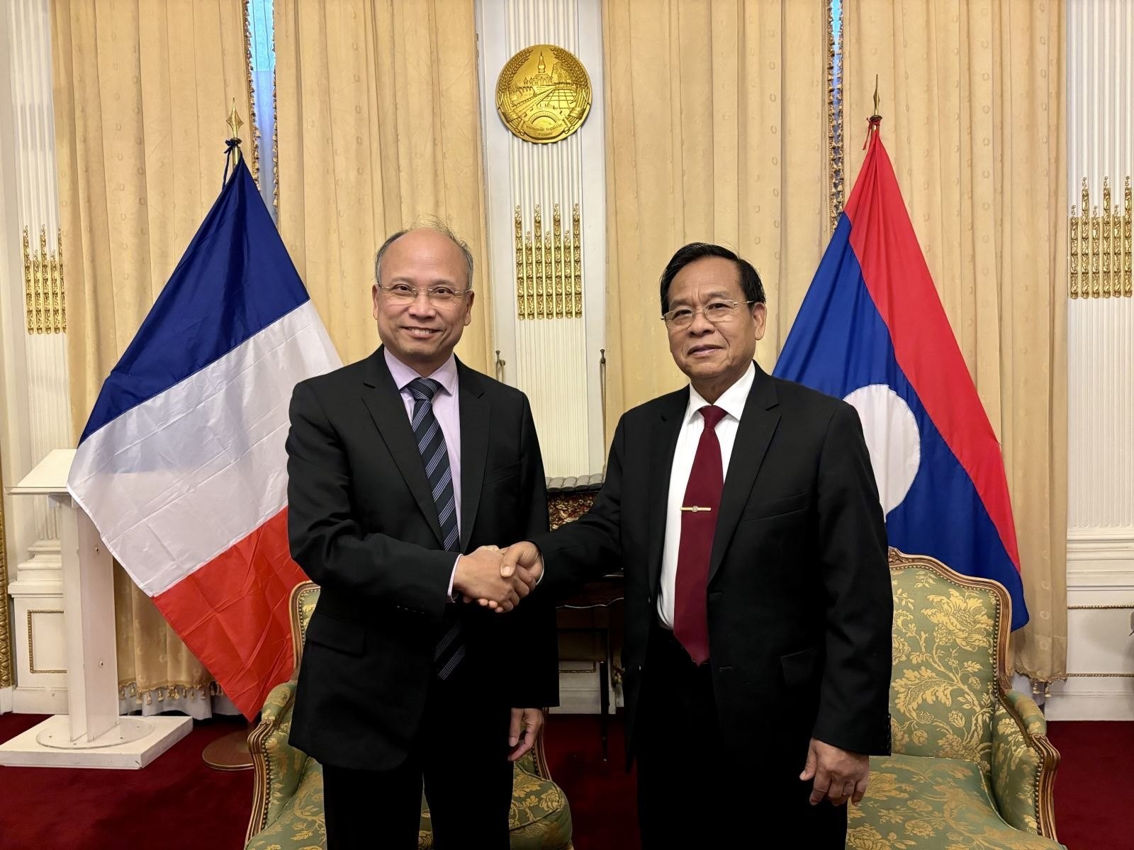 dai su quan viet nam tai phap chuc mung quoc khanh lao