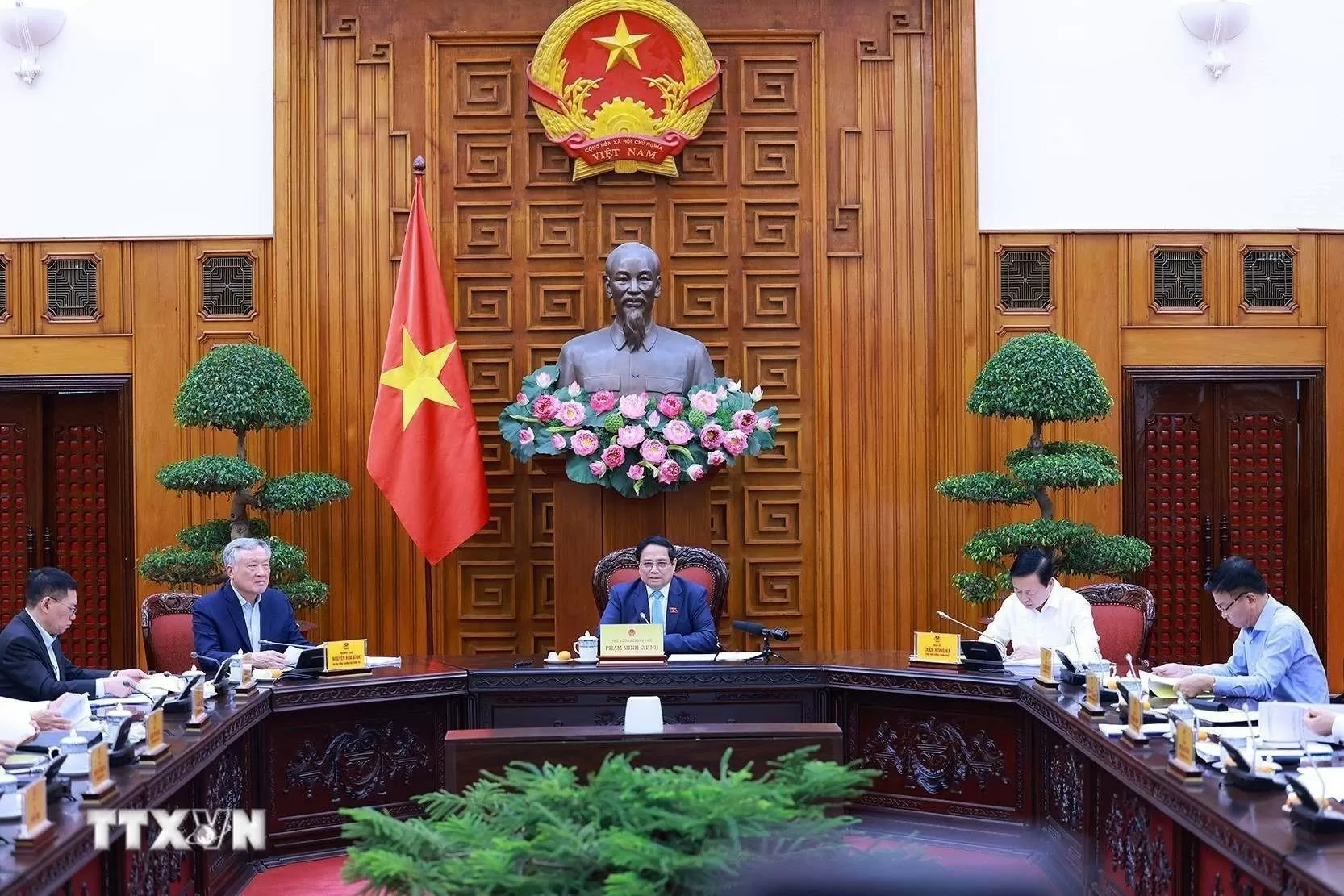 Thủ tướng chủ trì họp Ban Chỉ đạo sắp xếp tổ chức bộ máy của Chính phủ Thủ tướng chủ trì họp Ban Chỉ đạo sắp xếp tổ chức bộ máy của Chính phủ