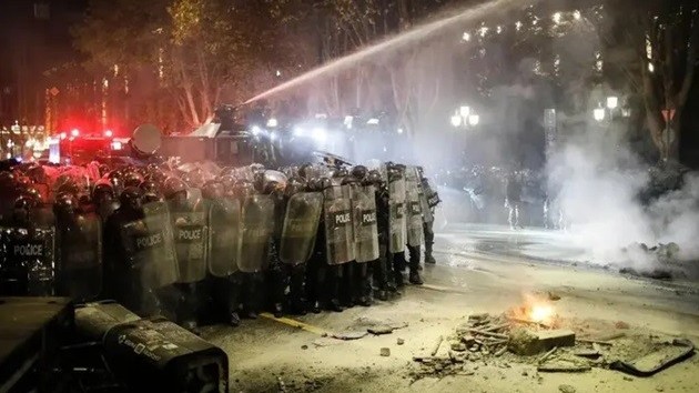 gruzia tam dung gia nhap eu nhan ngay tin soc tu my