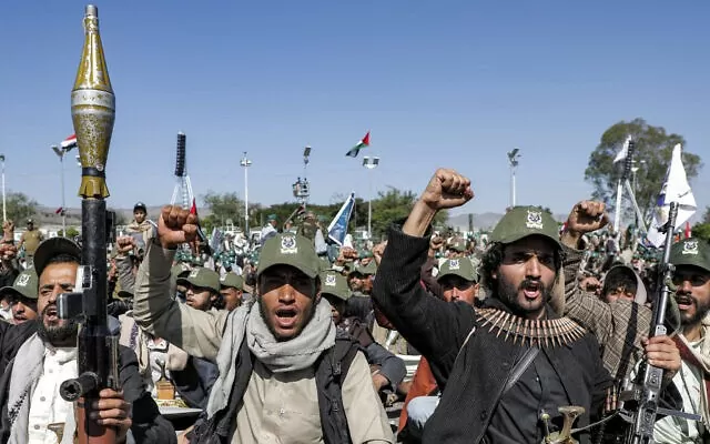 Houthi bất ngờ phóng tên lửa đạn đạo vào Israel Vừa ngớt tiếng súng ở mặt trận Lebanon, Israel lại xoay sang đối phó với Houthi