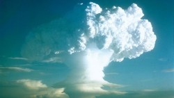 Vũ khí hạt nhân: Khi 'trụ cột' cuối cùng tan ra, nhân loại cần những 'cái đầu tỉnh táo'