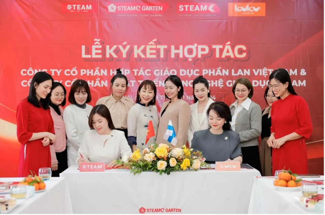 Đại diện hệ thống giáo dục STEAMe và đại diện Laulau Learning ký kết hợp tác. Đại diện hệ thống giáo dục STEAMe và đại diện Laulau Learning ký kết hợp tác.