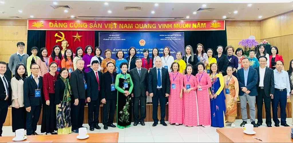 Tiếp tục bồi dưỡng phương pháp giảng dạy tiếng Việt cho giáo viên kiều bào Tiếp tục bồi dưỡng phương pháp giảng dạy tiếng Việt cho giáo viên kiều bào