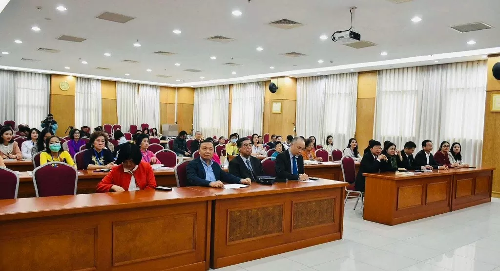 Tiếp tục bồi dưỡng phương pháp giảng dạy tiếng Việt cho giáo viên kiều bào Tiếp tục bồi dưỡng phương pháp giảng dạy tiếng Việt cho giáo viên kiều bào
