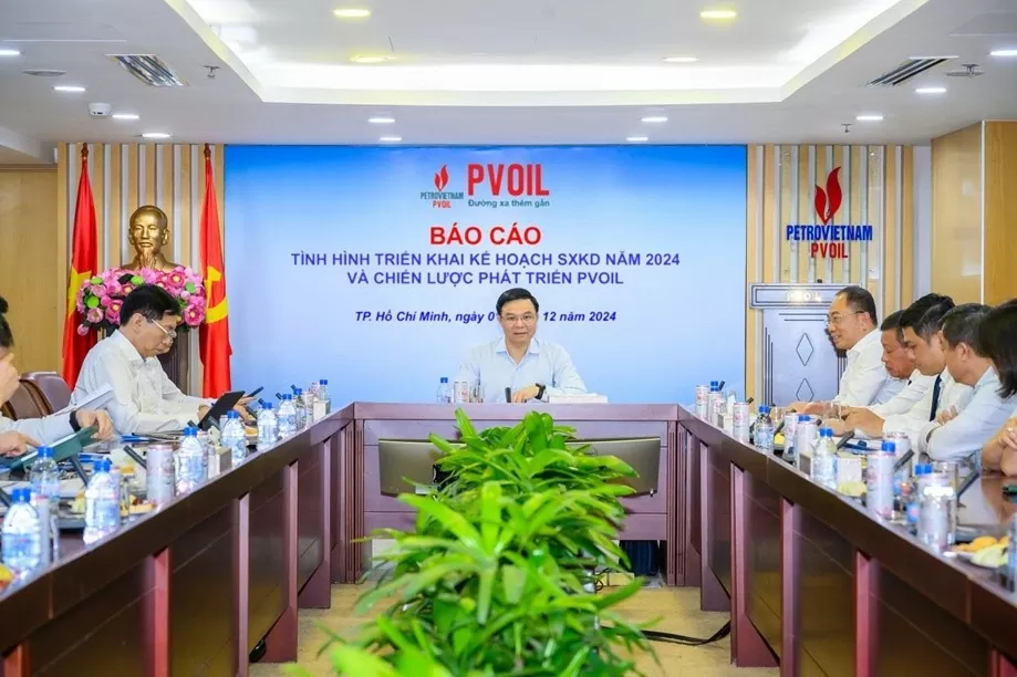 Đồng chí Lê Mạnh Hùng - Bí thư Đảng ủy, Chủ tịch HĐTV Petrovietnam chủ trì buổi làm việc với PVOIL (Nguồn: PVN) Đồng chí Lê Mạnh Hùng - Bí thư Đảng ủy, Chủ tịch HĐTV Petrovietnam chủ trì buổi làm việc với PVOIL (Nguồn: PVN)