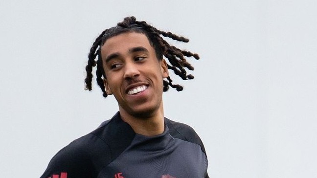 MU ra mắt tân binh Leny Yoro ở trận đại chiến với Arsenal