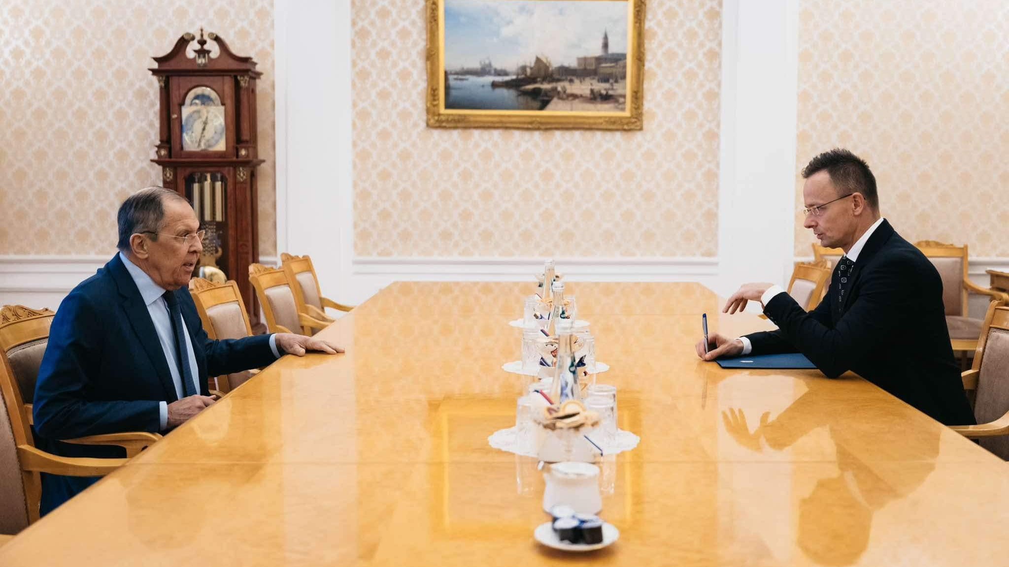 Ngoại trưởng một nước EU đến thăm Nga, tuyên bố thách thức mọi lệnh trừng phạt, Moscow trải lòng
