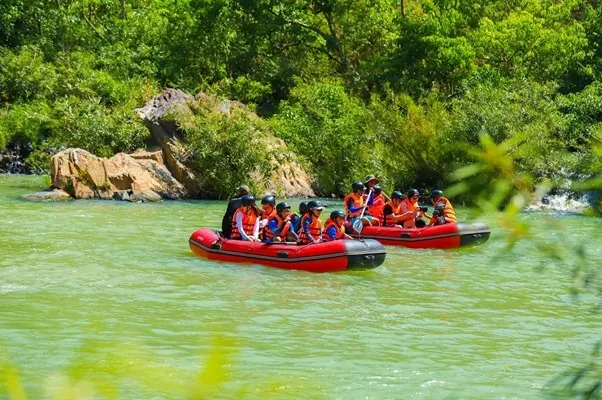 Khu du lịch sinh thái thác Dray Nur - Gia Long đón tiếp gần 10,000 lượt du khách tham quan và trải nghiệm trong suốt Lễ hội Cà phê Buôn Ma Thuột lần thứ tám. (Nguồn: Trung Nguyên Legend) Khu du lịch sinh thái thác Dray Nur - Gia Long đón tiếp gần 10,000 lượt du khách tham quan và trải nghiệm trong suốt Lễ hội Cà phê Buôn Ma Thuột lần thứ tám. (Nguồn: Trung Nguyên Legend)