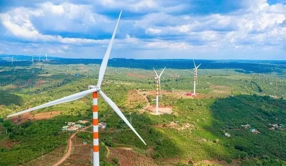 Cánh đồng tua bin điện gió của Trang trại phong điện Tây Nguyên (thôn 4, xã Dliê Yang, huyện Ea H’leo). (Nguồn: Báo Đắk Lắk) Cánh đồng tua bin điện gió của Trang trại phong điện Tây Nguyên (thôn 4, xã Dliê Yang, huyện Ea H’leo). (Nguồn: Báo Đắk Lắk)