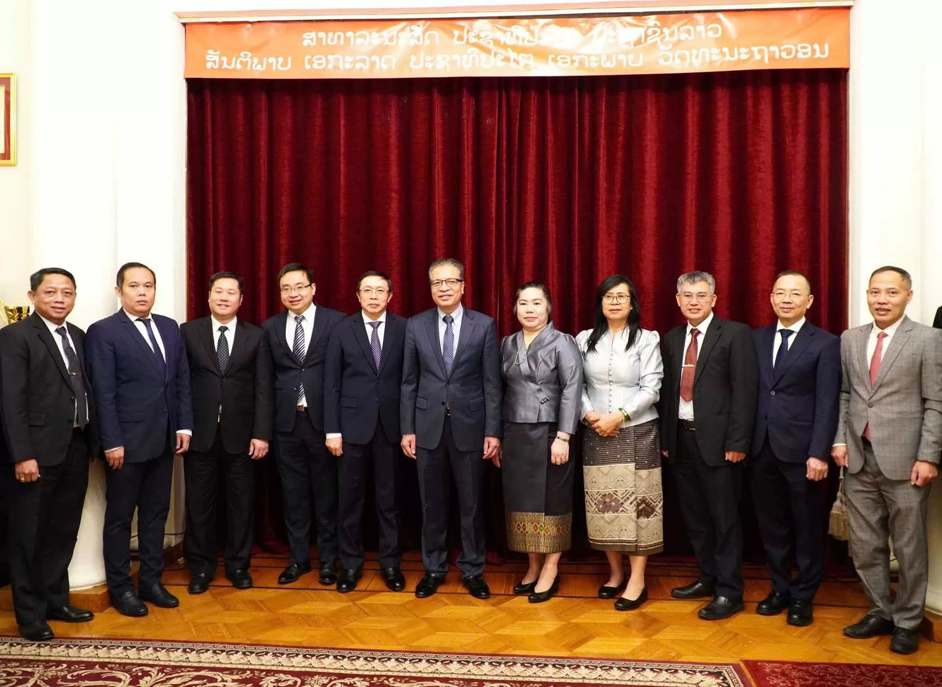 Đại sứ quán Việt Nam tại Liên bang Nga chúc mừng 49 năm Quốc khánh Lào Đại sứ quán Việt Nam tại Liên bang Nga chúc mừng 49 năm Quốc khánh Lào