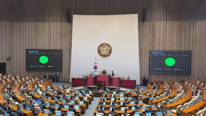 'Biến căng' ở Hàn Quốc: Tổng thống ra lệnh thiết quân luật đầu tiên sau 45 năm, đảng cầm quyền phản đối, Quốc hội một lòng lật ngược tình thế 'Biến căng' ở Hàn Quốc: Tổng thống ra lệnh thiết quân luật đầu tiên sau 45 năm, đảng cầm quyền phản đối, Quốc hội một lòng lật ngược tình thế