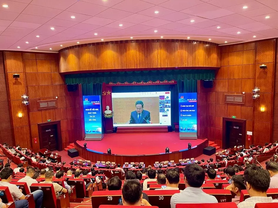 Hơn 5.000 đảng viên Đảng bộ PetroVietnam tham dự Hội nghị quán triệt, triển khai tổng kết thực hiện Nghị quyết 18 Hơn 5.000 đảng viên Đảng bộ PetroVietnam tham dự Hội nghị quán triệt, triển khai tổng kết thực hiện Nghị quyết 18