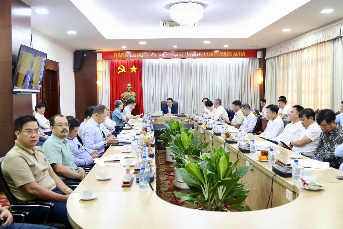 Hơn 5.000 đảng viên Đảng bộ PetroVietnam tham dự Hội nghị quán triệt, triển khai tổng kết thực hiện Nghị quyết 18 Hơn 5.000 đảng viên Đảng bộ PetroVietnam tham dự Hội nghị quán triệt, triển khai tổng kết thực hiện Nghị quyết 18