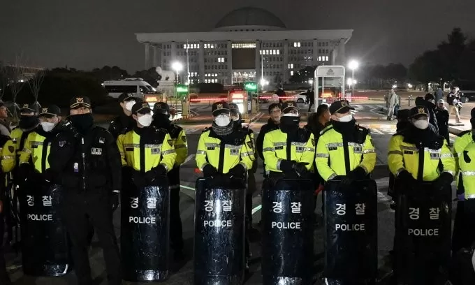 Rủi ro sau lệnh thiết quân luật ngắn ngủi, nền kinh tế Hàn Quốc thêm bế tắc trước ’cơn gió mạnh' từ Mỹ và Trung Quốc Rủi ro sau lệnh thiết quân luật ngắn ngủi, nền kinh tế Hàn Quốc thêm bế tắc trước ’cơn gió mạnh' từ Mỹ và Trung Quốc