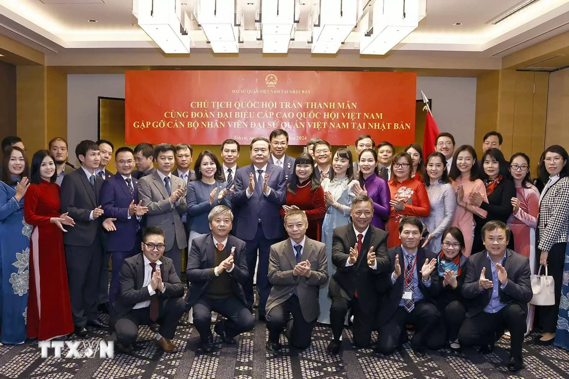 Chủ tịch Quốc hội Trần Thanh Mẫn gặp gỡ cán bộ, nhân viên Đại sứ quán Việt Nam tại Nhật Bản Chủ tịch Quốc hội Trần Thanh Mẫn gặp gỡ cán bộ, nhân viên Đại sứ quán Việt Nam tại Nhật Bản