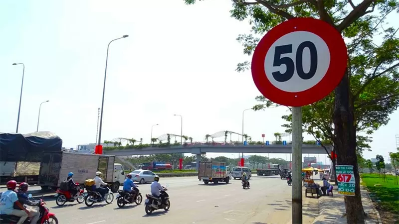 Quy định mới về việc đặt biển báo tốc độ khai thác từ ngày 1/1/2025 Quy định mới về việc đặt biển báo tốc độ khai thác từ ngày 1/1/2025