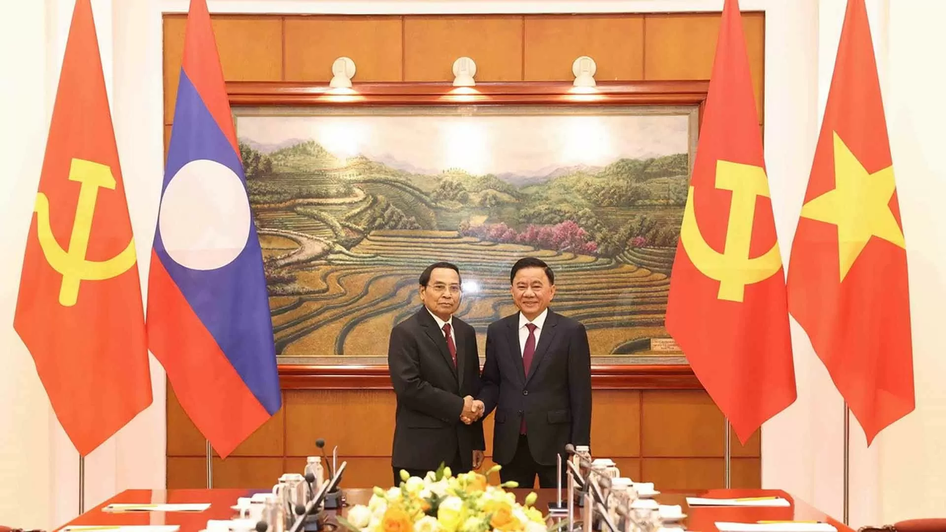 Thường trực Ban Ban Bí thư hội đàm với Thường trực Ban Bí thư Đảng Nhân dân cách mạng Lào Thường trực Ban Ban Bí thư hội đàm với Thường trực Ban Bí thư Đảng Nhân dân cách mạng Lào