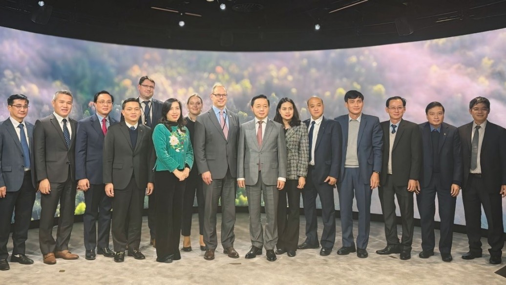 petrovietnam thap tung pho thu tuong tran hong ha tham lam viec tai dan mach va phan lan day manh cac du an nang luong tai tao o viet nam