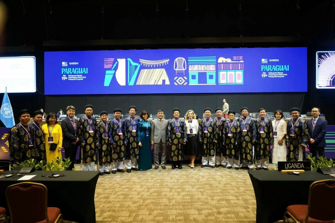 Lễ hội vía Bà Chúa Xứ núi Sam được UNESCO ghi danh là Di sản văn hóa phi vật thể đại diện của nhân loại Lễ hội vía Bà Chúa Xứ núi Sam được UNESCO ghi danh là Di sản văn hóa phi vật thể đại diện của nhân loại