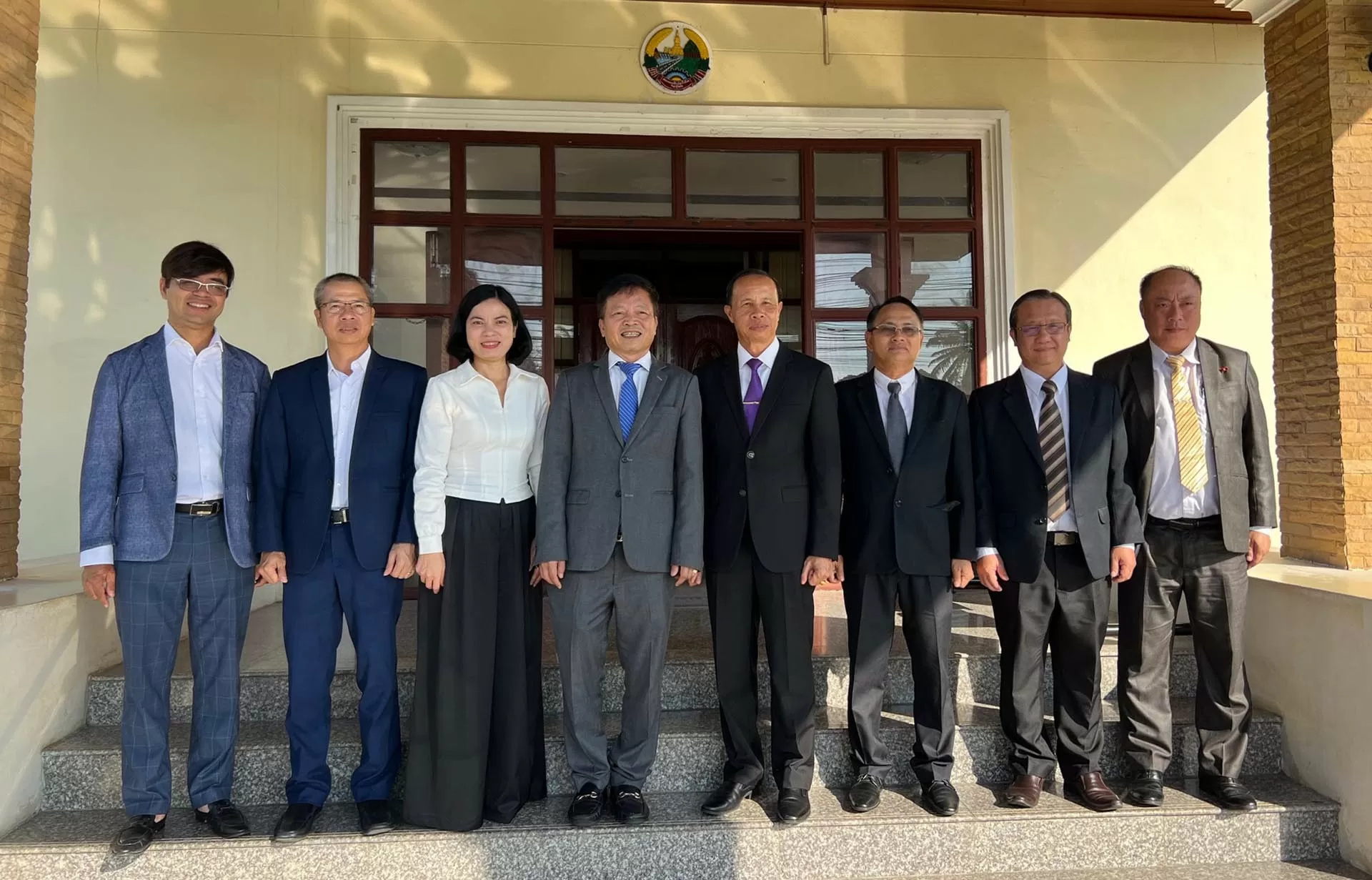 Tổng lãnh sự quán Việt Nam tại Khon Kaen chúc mừng 49 năm Quốc khánh Lào Tổng lãnh sự quán Việt Nam tại Khon Kaen chúc mừng 49 năm Quốc khánh Lào