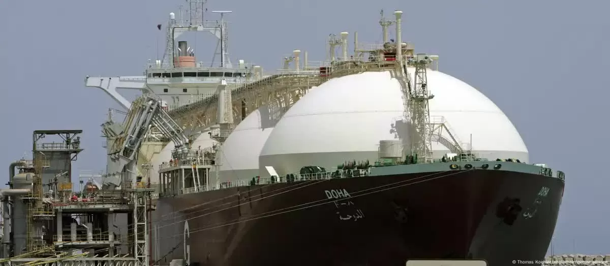 chi phí bảo hiểm cho các tàu chở LNG đi qua eo biển Hormuz,,