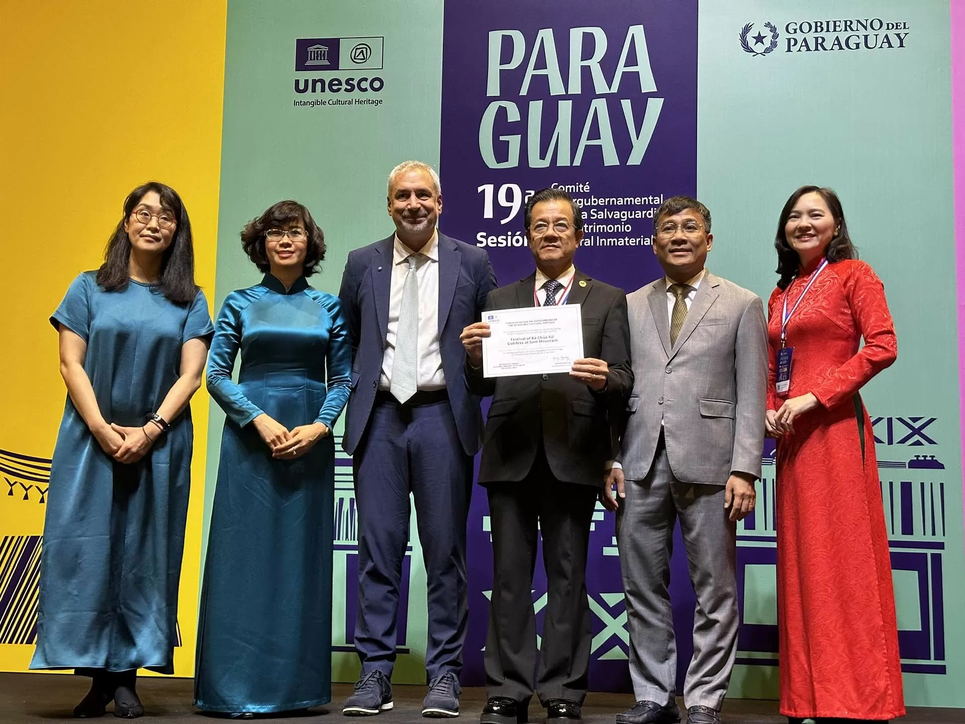 Lễ hội vía Bà Chúa Xứ núi Sam được UNESCO vinh danh: Nhân thêm niềm vui di sản Lễ hội vía Bà Chúa Xứ núi Sam được UNESCO vinh danh: Nhân thêm niềm vui di sản