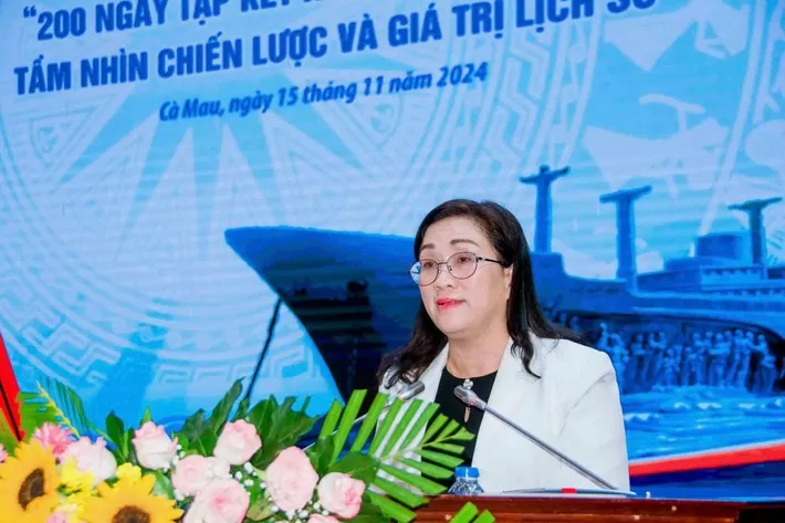 Phó trưởng Ban Tuyên giáo Trung ương Đinh Thị Mai phát biểu tại hội thảo