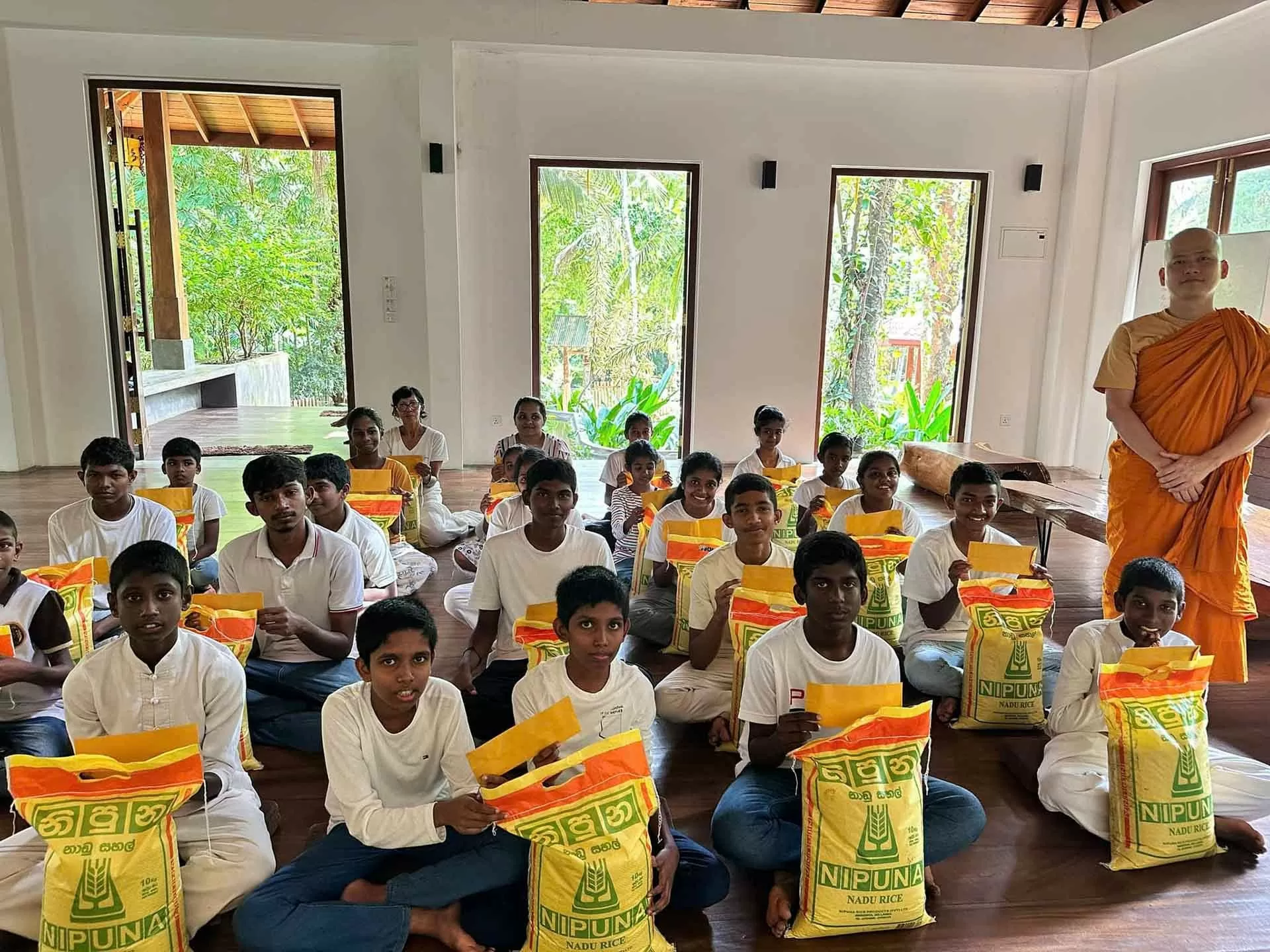 Phật tử kiều bào đồng hành cùng đất nước (Kỳ II): Cầu nối hữu nghị, chia sẻ tình thương Phật tử kiều bào đồng hành cùng đất nước (Kỳ II): Cầu nối hữu nghị, chia sẻ tình thương