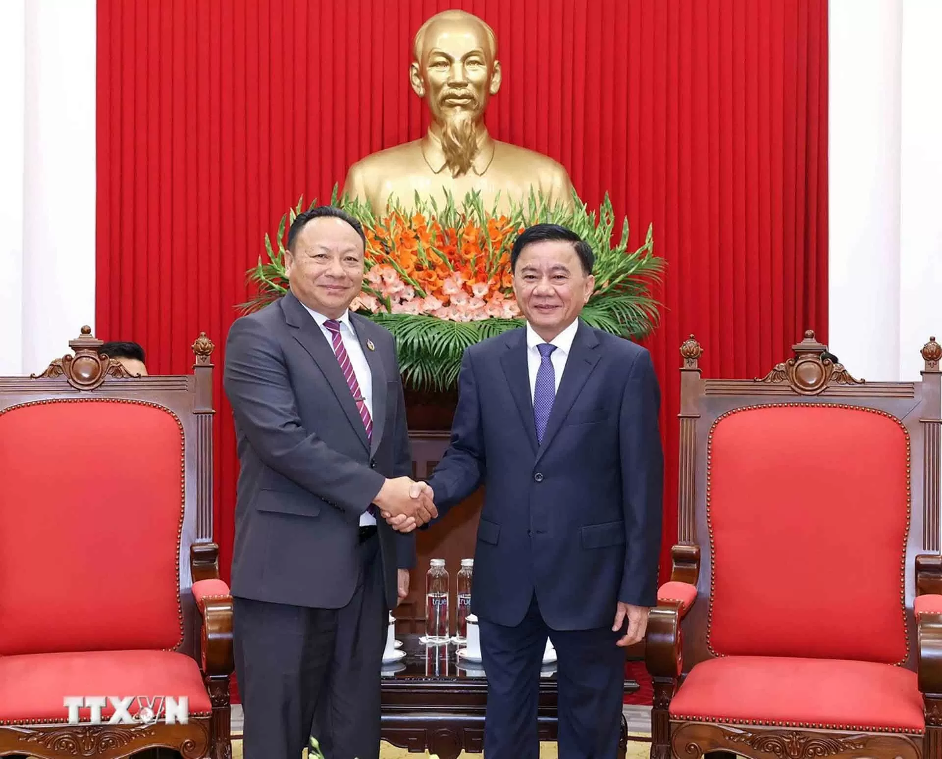 Thường trực Ban Bí thư Trần Cẩm Tú tiếp đoàn đại biểu Trung ương Đoàn Thanh niên Nhân dân Cách mạng Lào