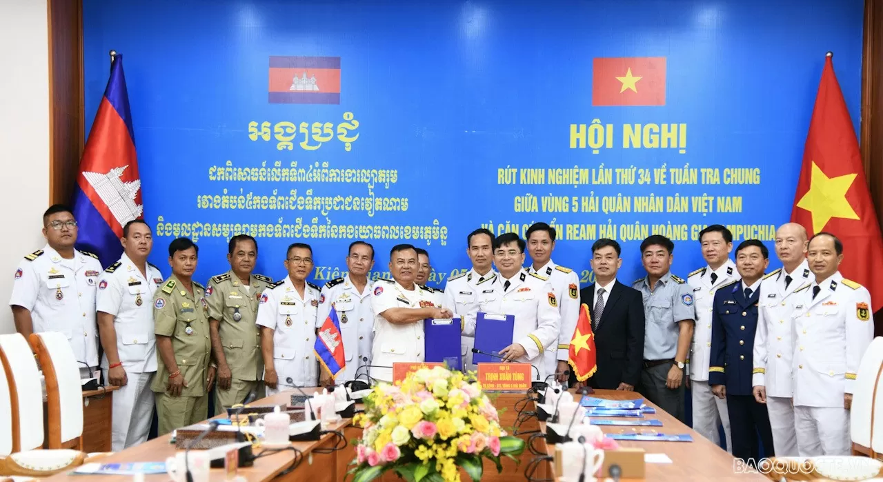 undefined Hải quân Việt Nam - Campuchia rút kinh nghiệm tuần tra chung