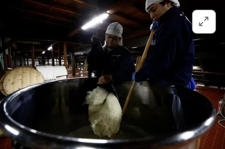 Nghệ nhân Nhật Bản hy vọng UNESCO sẽ giúp rượu sake trở nên nổi tiếng như sushi Nghệ nhân Nhật Bản hy vọng UNESCO sẽ giúp rượu sake trở nên nổi tiếng như sushi