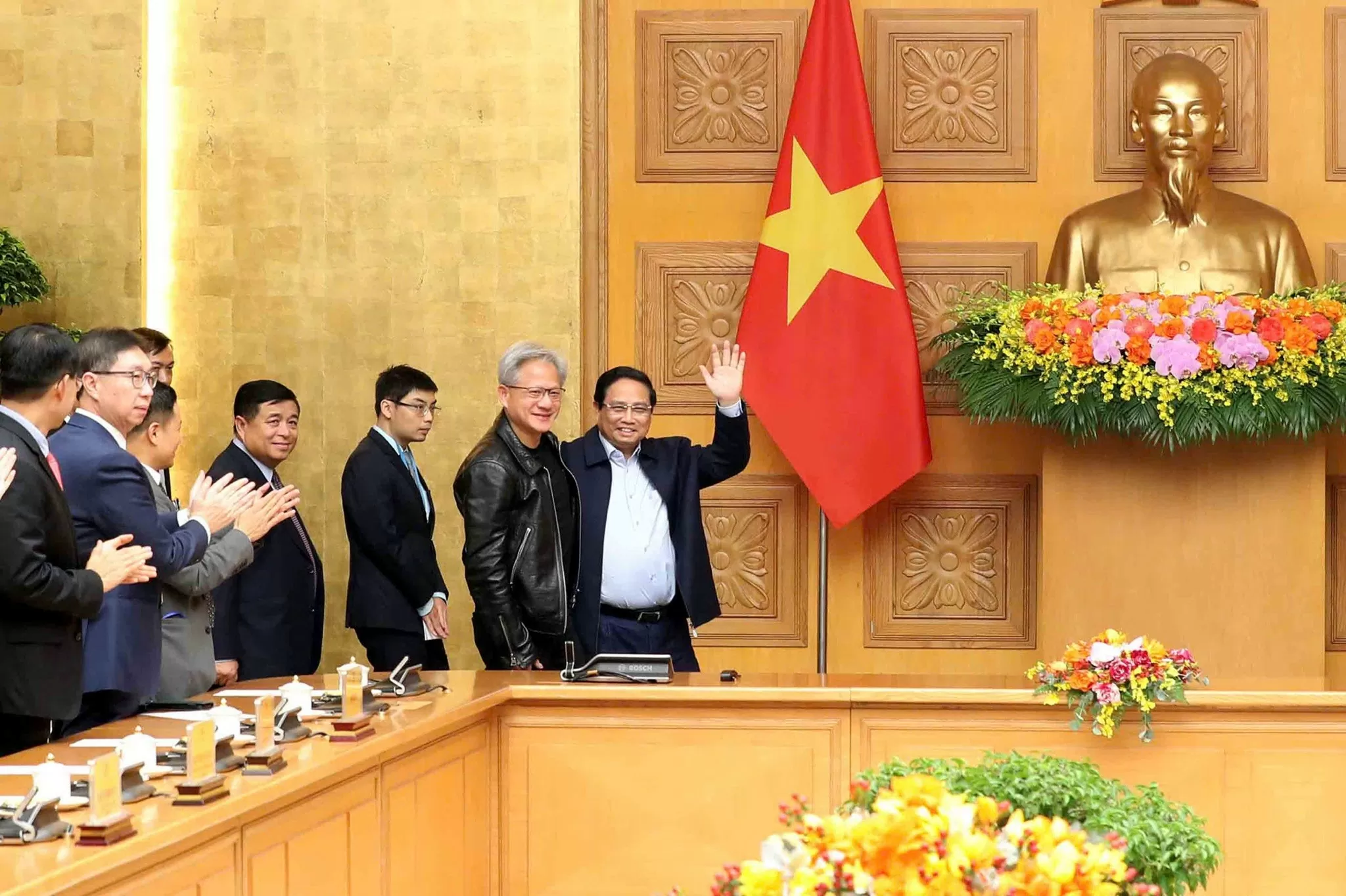 Đây chắc chắn là cột mốc góp phần định hình lại và thay đổi vị thế của Việt Nam trên bản đồ công nghệ và AI ở châu Á cũng như trên phạm vi toàn cầu. Một kỷ nguyên mới của AI Việt Nam hòa mình với kỷ nguyên mới của đất nước. Đây chắc chắn là cột mốc góp phần định hình lại và thay đổi vị thế của Việt Nam trên bản đồ công nghệ và AI ở châu Á cũng như trên phạm vi toàn cầu. Một kỷ nguyên mới của AI Việt Nam hòa mình với kỷ nguyên mới của đất nước.