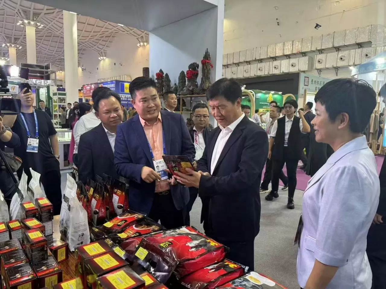 Tổng Lãnh sự quán Việt Nam tại Quảng Châu tham dự Hội chợ nông sản phẩm nhiệt đới quốc tế Trung Quốc lần thứ 27 Tổng Lãnh sự quán Việt Nam tại Quảng Châu tham dự Hội chợ nông sản phẩm nhiệt đới quốc tế Trung Quốc lần thứ 27