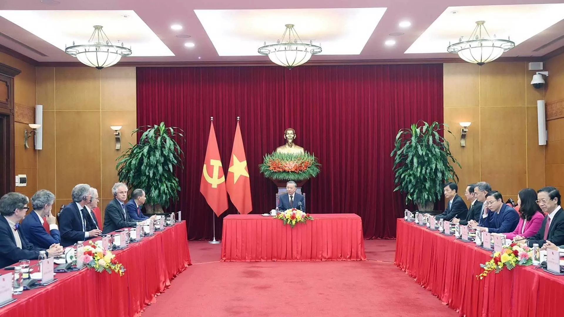 Tổng Bí thư Tô Lâm tiếp các nhà khoa học, chuyên gia quốc tế dự Lễ trao giải thưởng VinFuture lần thứ 4 Tổng Bí thư Tô Lâm tiếp các nhà khoa học, chuyên gia quốc tế dự Lễ trao giải thưởng VinFuture lần thứ 4