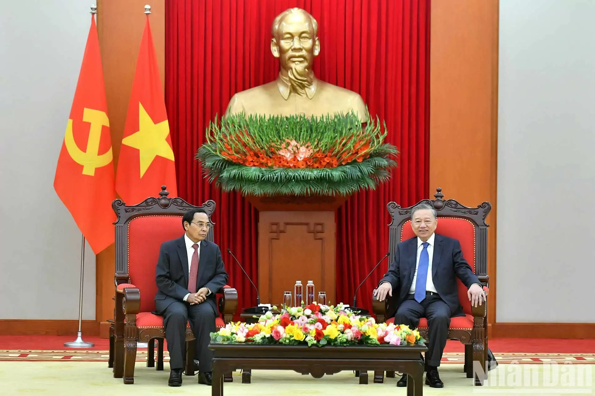 Làm sâu sắc hơn nữa mối quan hệ đoàn kết đặc biệt Việt Nam-Lào Làm sâu sắc hơn nữa mối quan hệ đoàn kết đặc biệt Việt Nam-Lào