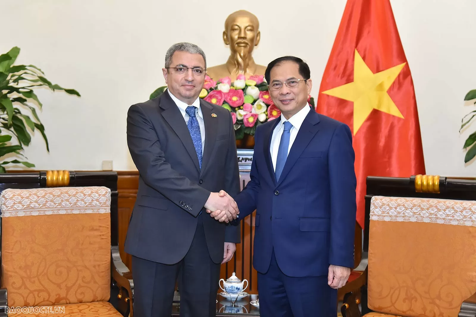 Phó Thủ tướng Bùi Thanh Sơn đề nghị Đại sứ Azerbaijan thúc đẩy hợp tác giao thông vận tải đường không và đường sắt liên quốc gia Phó Thủ tướng Bùi Thanh Sơn đề nghị Đại sứ Azerbaijan thúc đẩy hợp tác giao thông vận tải đường không và đường sắt liên quốc gia